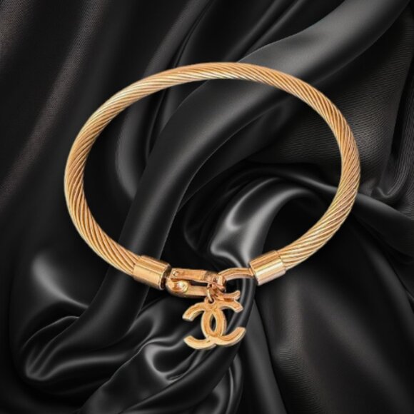 Gold Twisted Cable Bracelet With Interlocking Charm - Picture 1 of 2